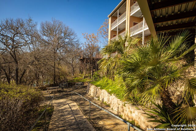 Image 9 of 26 For 1247 Gruene Rd  302