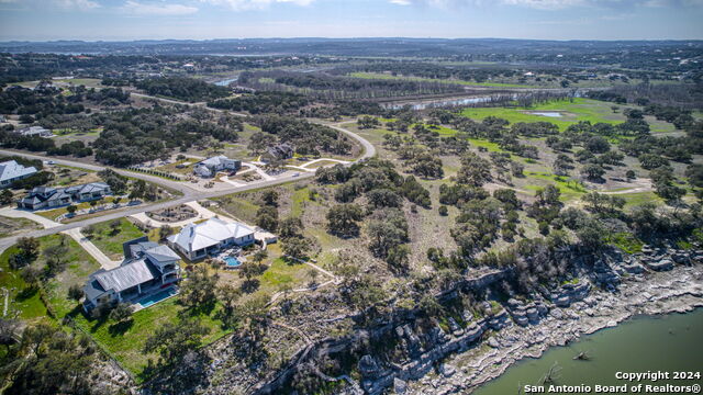 Image 9 of 42 For 365 River Cliff Pl