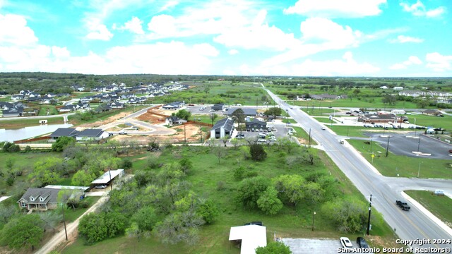 Image 4 of 13 For 408 Bluebonnet Rd