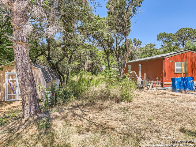 Listing photo id 9 for 7214 Comstock Cove