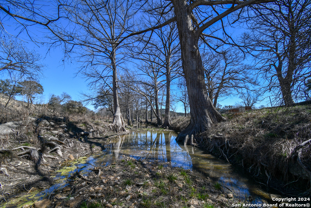 Listing photo id 13 for 665 Cool Creek Rd