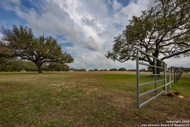 Image 30 of 50 For 949 County Road 665