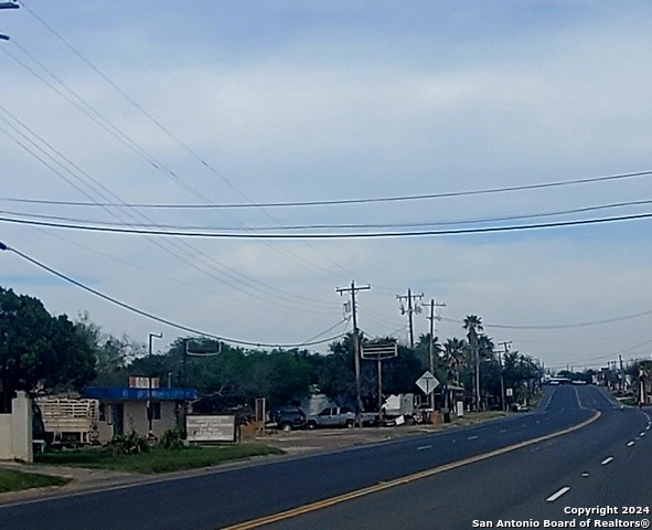 Image 4 of 5 For 807 & 809 Main-ih-35 Business Loop S