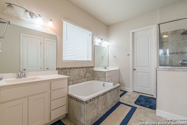 Listing photo id 23 for 945 Foxbrook Way