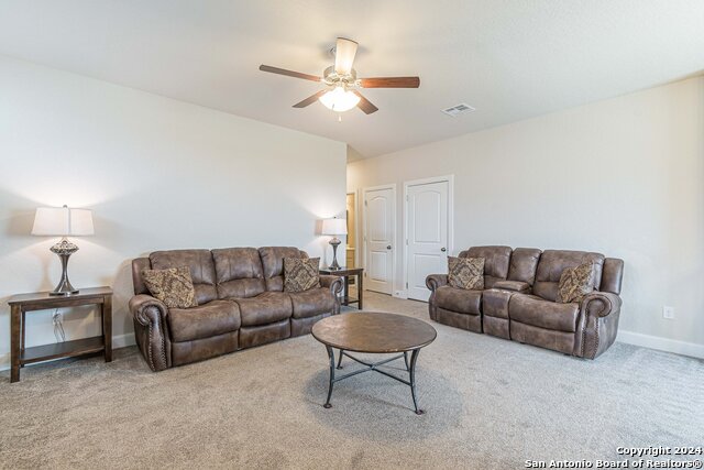 Listing photo id 26 for 945 Foxbrook Way