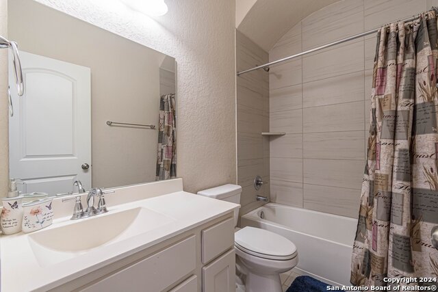 Listing photo id 29 for 945 Foxbrook Way