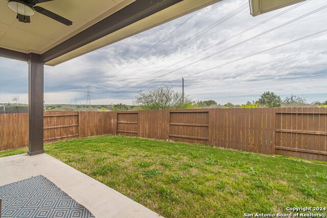 Listing photo id 36 for 945 Foxbrook Way