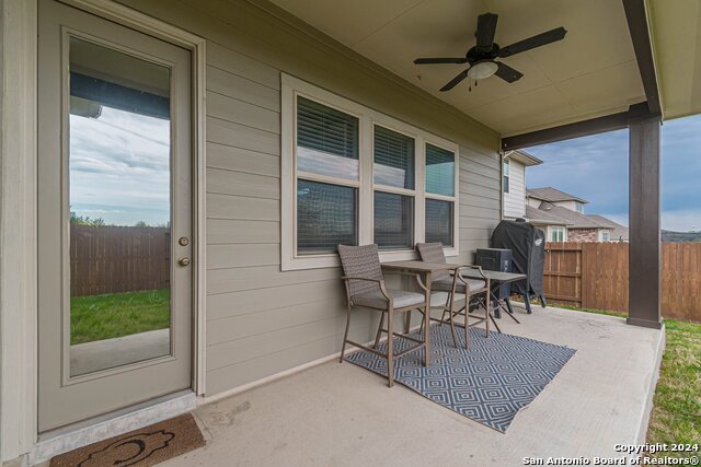 Listing photo id 37 for 945 Foxbrook Way