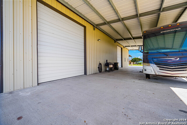 Image 16 of 29 For 100 Breesport Dr