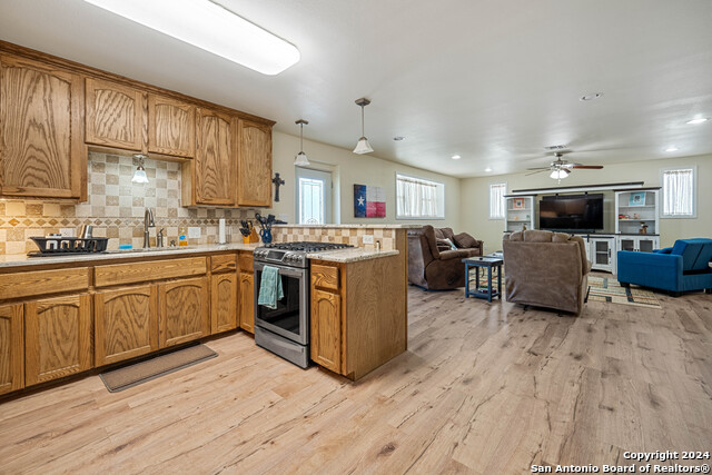 Image 4 of 29 For 100 Breesport Dr