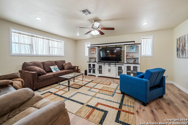 Image 5 of 29 For 100 Breesport Dr