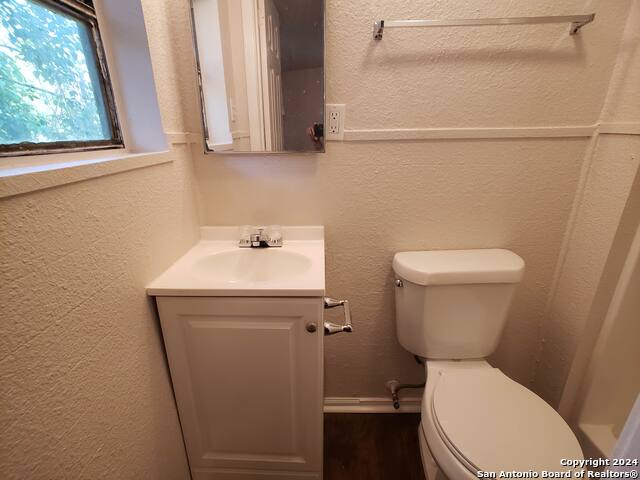 Listing photo id 14 for 1529 Walters N