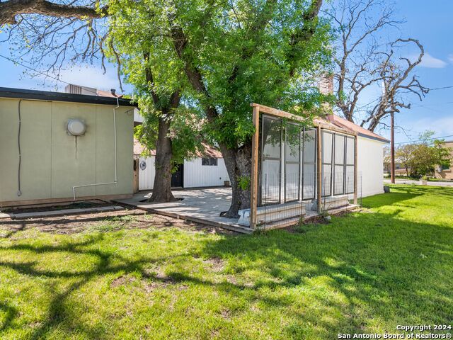 Listing photo id 32 for 702 Front Street