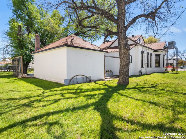 Listing photo id 34 for 702 Front Street