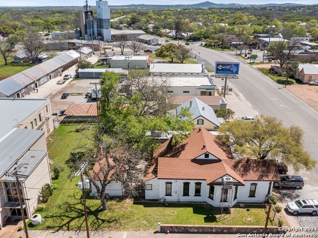 Listing photo id 37 for 702 Front Street