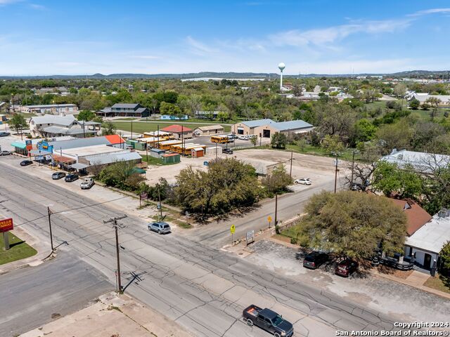 Listing photo id 39 for 702 Front Street