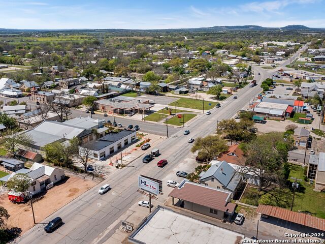 Listing photo id 41 for 702 Front Street