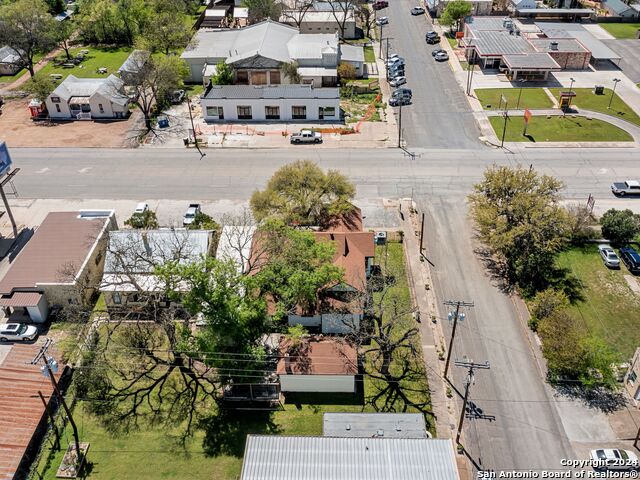 Listing photo id 42 for 702 Front Street