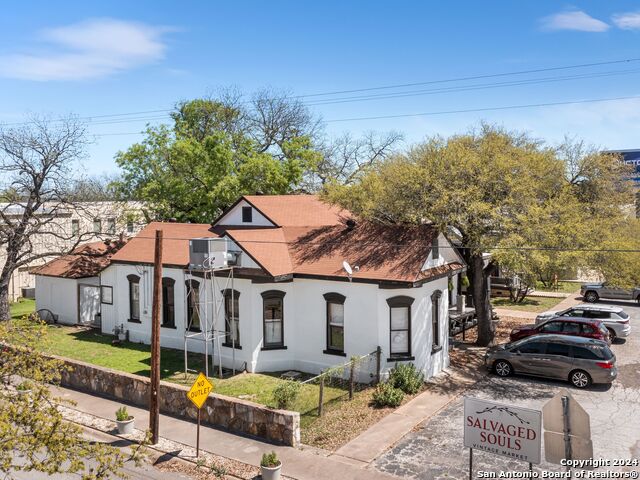 Listing photo id 44 for 702 Front Street