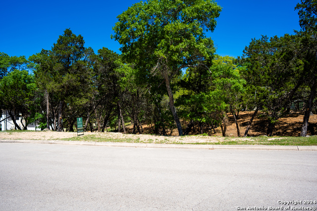 Image 8 of 13 For 128 Balcones Bend