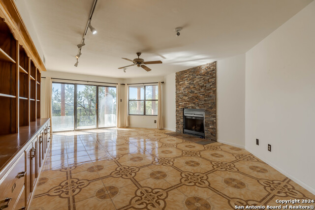 Listing photo id 21 for 107 Mesa Del Sol