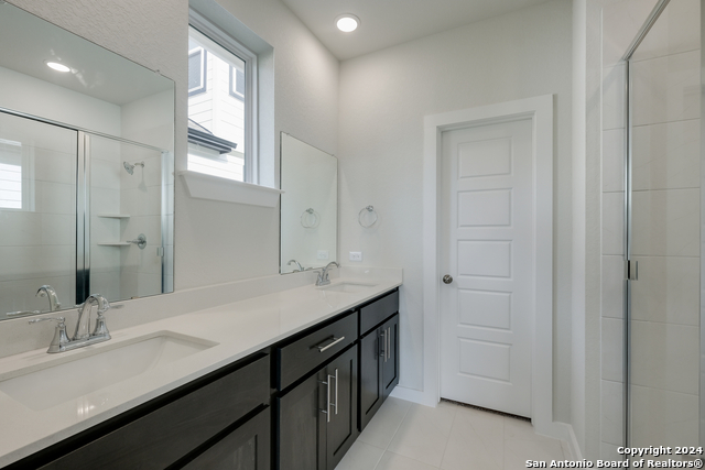 Image 17 of 27 For 12240 Latticework