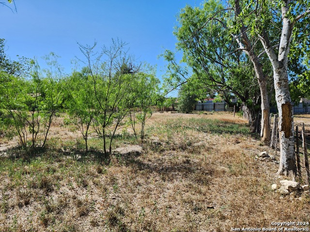 Image 12 of 12 For 506-600 Cotulla St. N