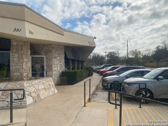 Listing photo id 8 for 3400 San Pedro