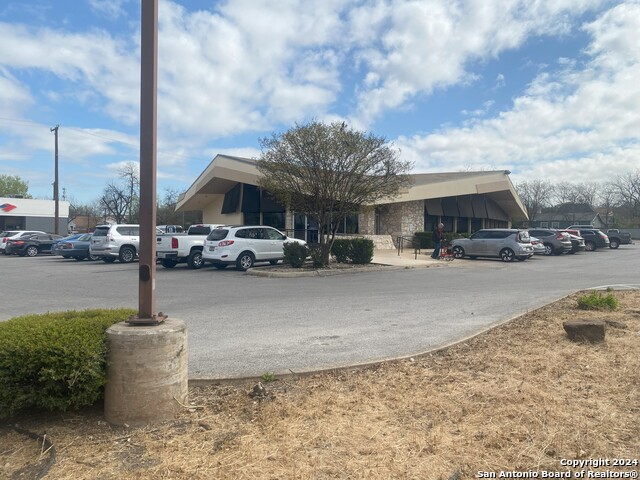 Listing photo id 11 for 3400 San Pedro