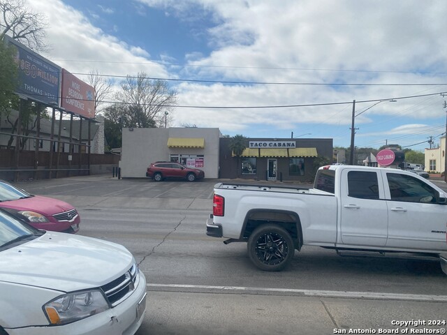 Listing photo id 12 for 3400 San Pedro