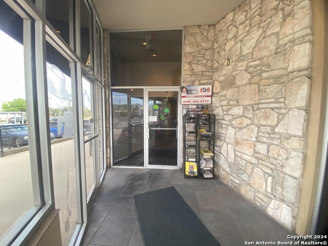 Listing photo id 16 for 3400 San Pedro