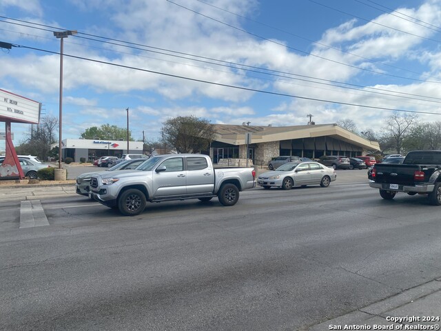 Listing photo id 17 for 3400 San Pedro