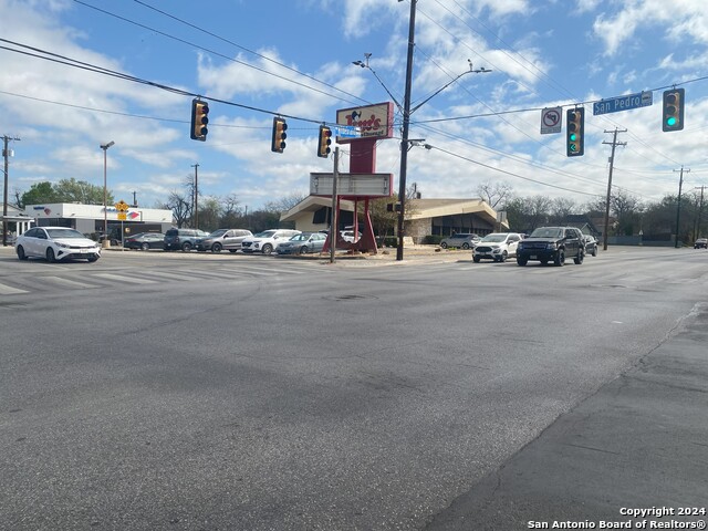 Listing photo id 18 for 3400 San Pedro