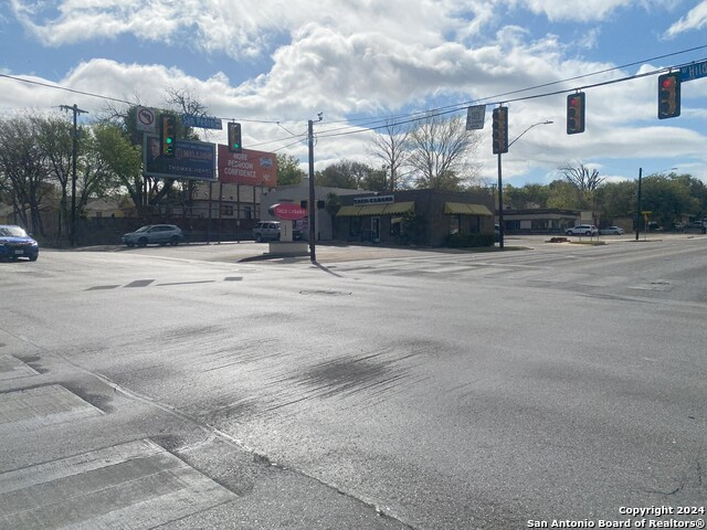 Listing photo id 24 for 3400 San Pedro