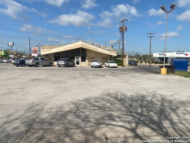 Listing photo id 27 for 3400 San Pedro