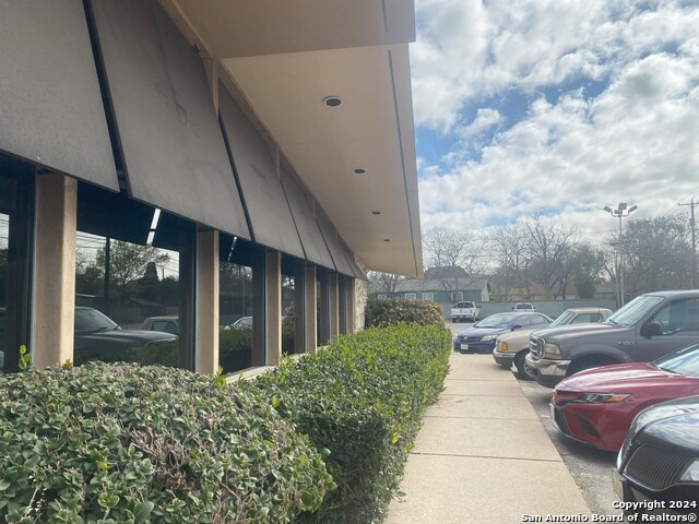 Listing photo id 6 for 3400 San Pedro