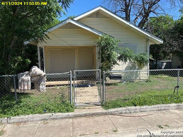 Image 1 of 5 For 507 Blue Bonnet St