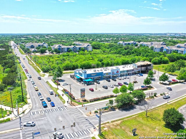 Listing photo id 8 for 7280 Utsa Blvd  109