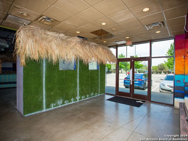 Listing photo id 9 for 7280 Utsa Blvd  109