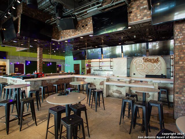 Listing photo id 12 for 7280 Utsa Blvd  109