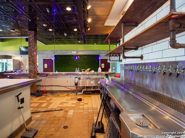 Listing photo id 14 for 7280 Utsa Blvd  109