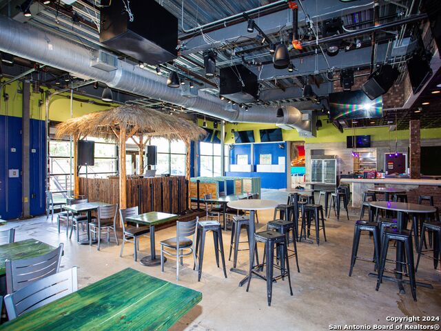 Listing photo id 15 for 7280 Utsa Blvd  109