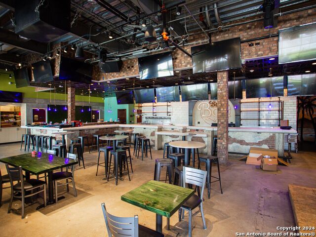 Listing photo id 16 for 7280 Utsa Blvd  109