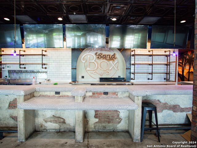 Listing photo id 17 for 7280 Utsa Blvd  109