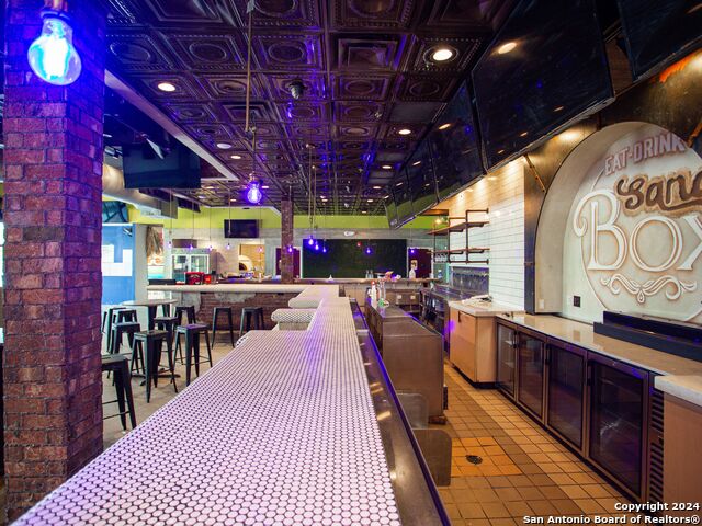 Listing photo id 18 for 7280 Utsa Blvd  109