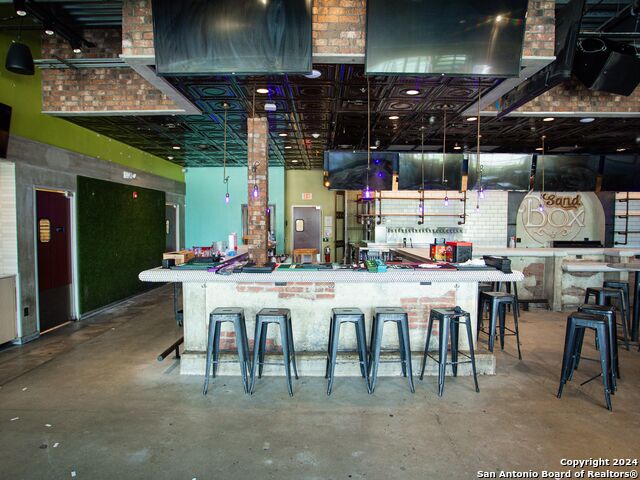 Listing photo id 19 for 7280 Utsa Blvd  109