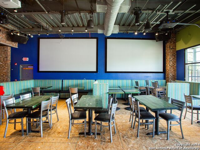 Listing photo id 21 for 7280 Utsa Blvd  109