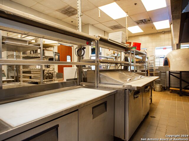 Listing photo id 23 for 7280 Utsa Blvd  109