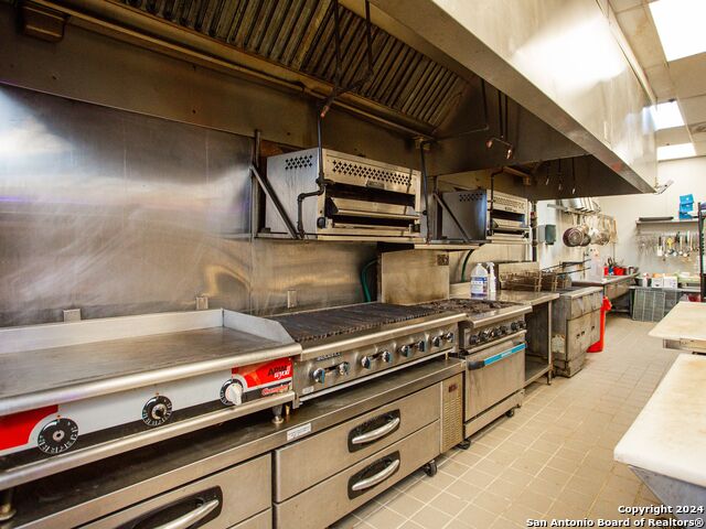 Listing photo id 25 for 7280 Utsa Blvd  109