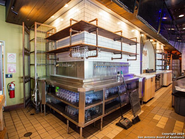 Listing photo id 26 for 7280 Utsa Blvd  109